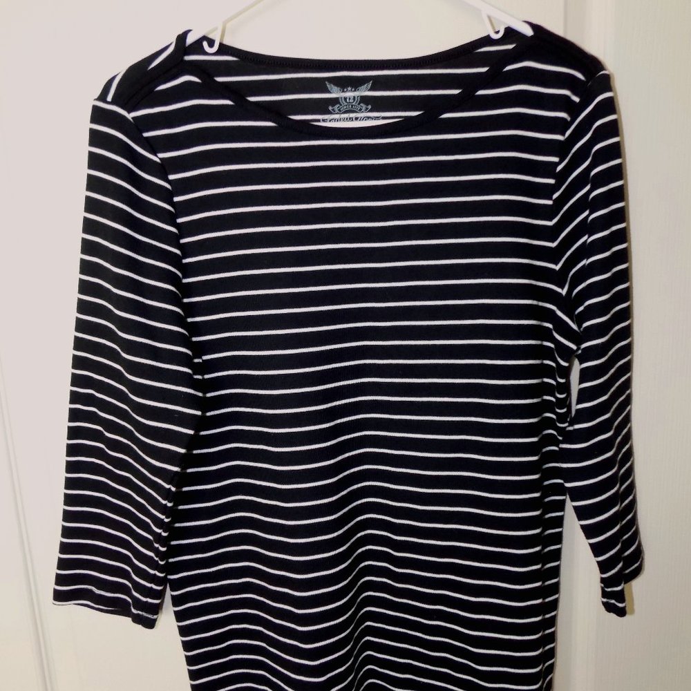 Faded Glory® Women's Long Sleeve Shirt. (M 8/10)